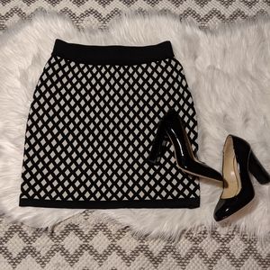 Shakuhachi black and white pattern skirt